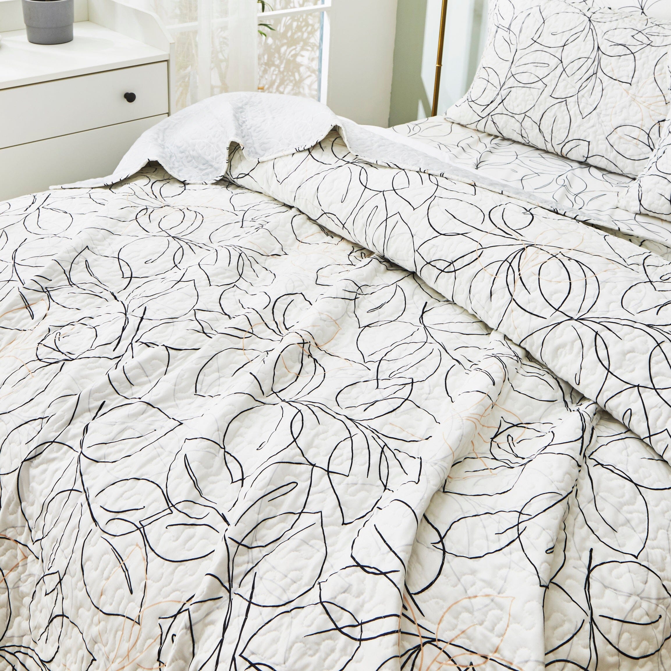 Tache Modern Abstract Leaf Line Art Foliage White Grey Black Gold Reversible Quilt Set (TJ357)