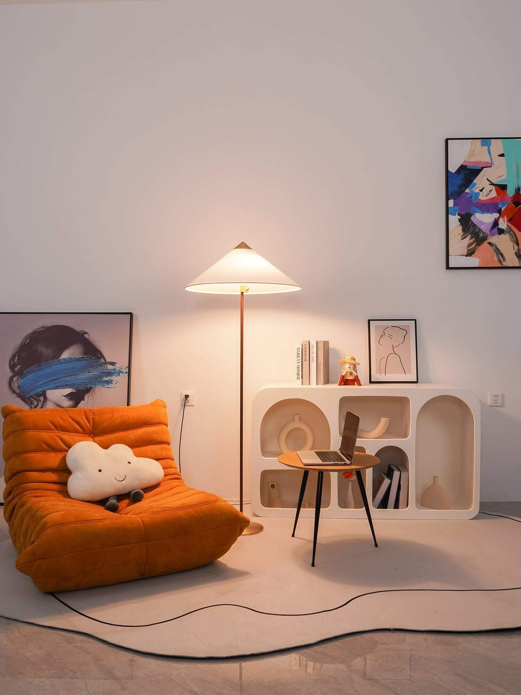 9602 Floor Lamp