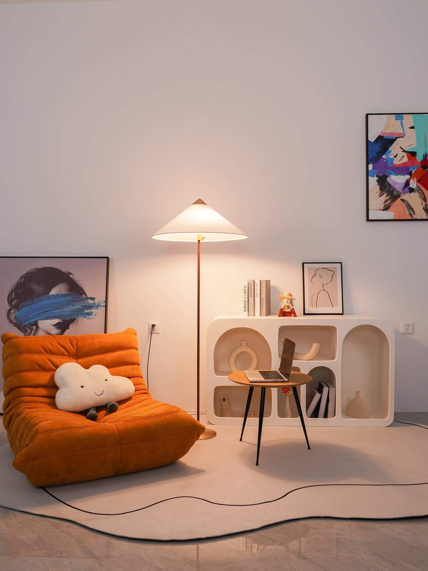 9602 Floor Lamp
