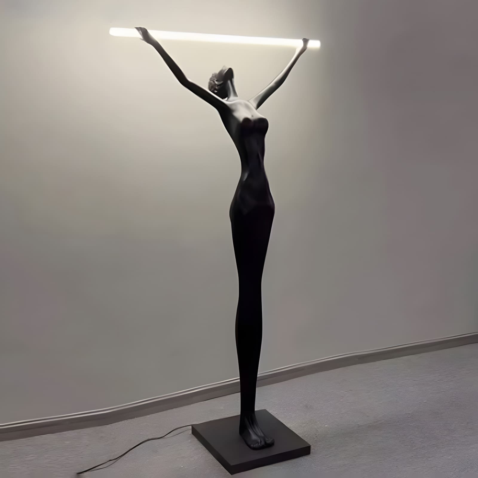 Yuvita Sculpture Floor Lamp
