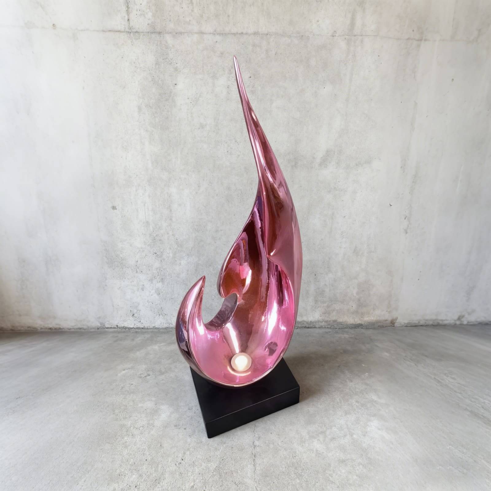 Xalvion Sculpture Table Lamp