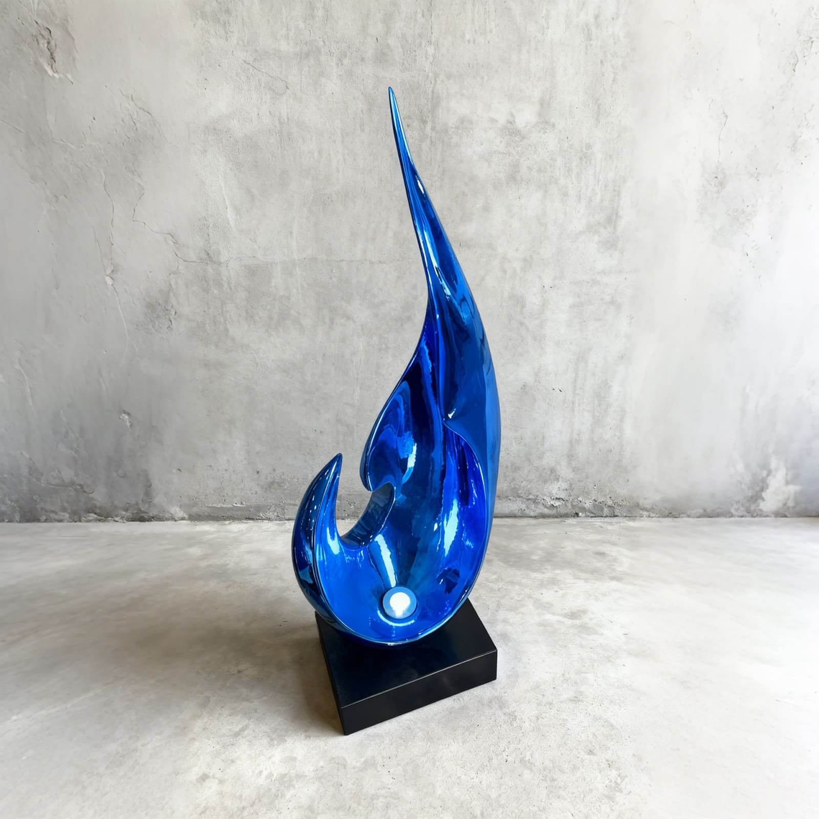Xalvion Sculpture Table Lamp